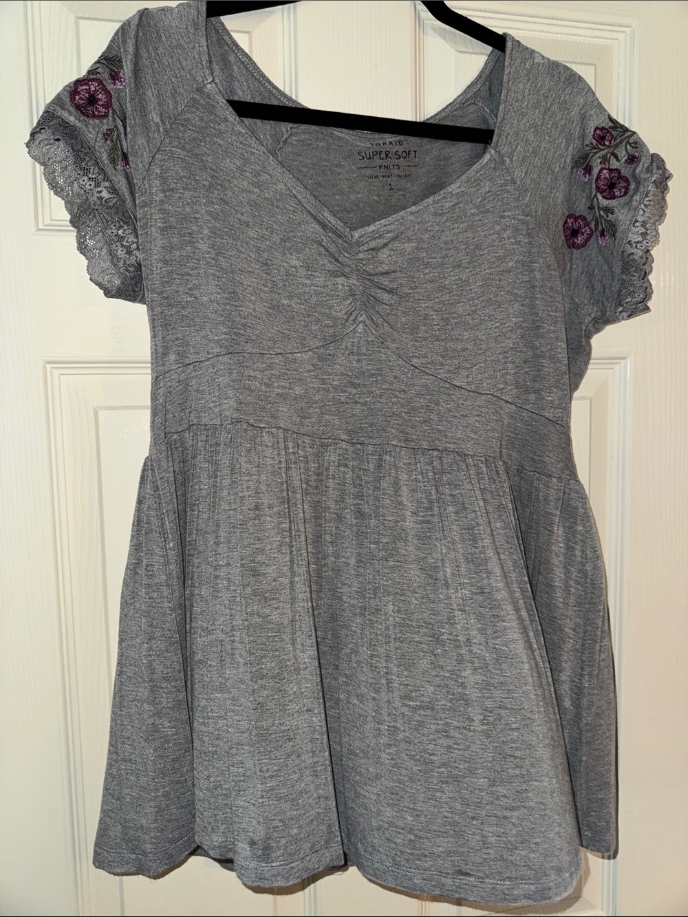 Torrid Super Soft Size  1 Babydoll Gray Knit Top with Floral Embroidery